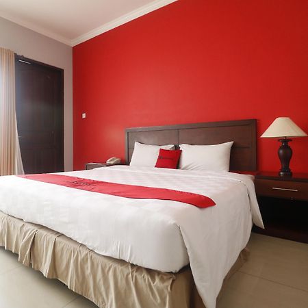Hotel RedDoorz Premium @ Bukit Damai Indah Balikpapan  Zewnętrze zdjęcie