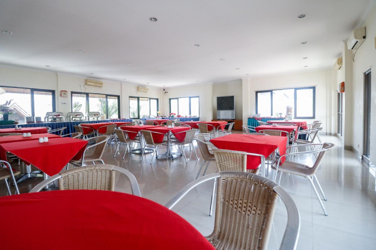 Hotel RedDoorz Premium @ Bukit Damai Indah Balikpapan  Zewnętrze zdjęcie
