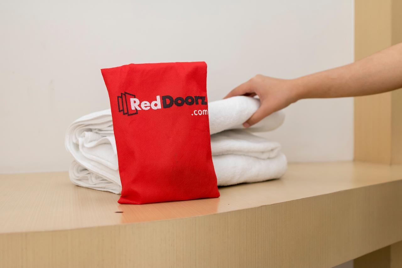 Hotel RedDoorz Premium @ Bukit Damai Indah Balikpapan  Zewnętrze zdjęcie