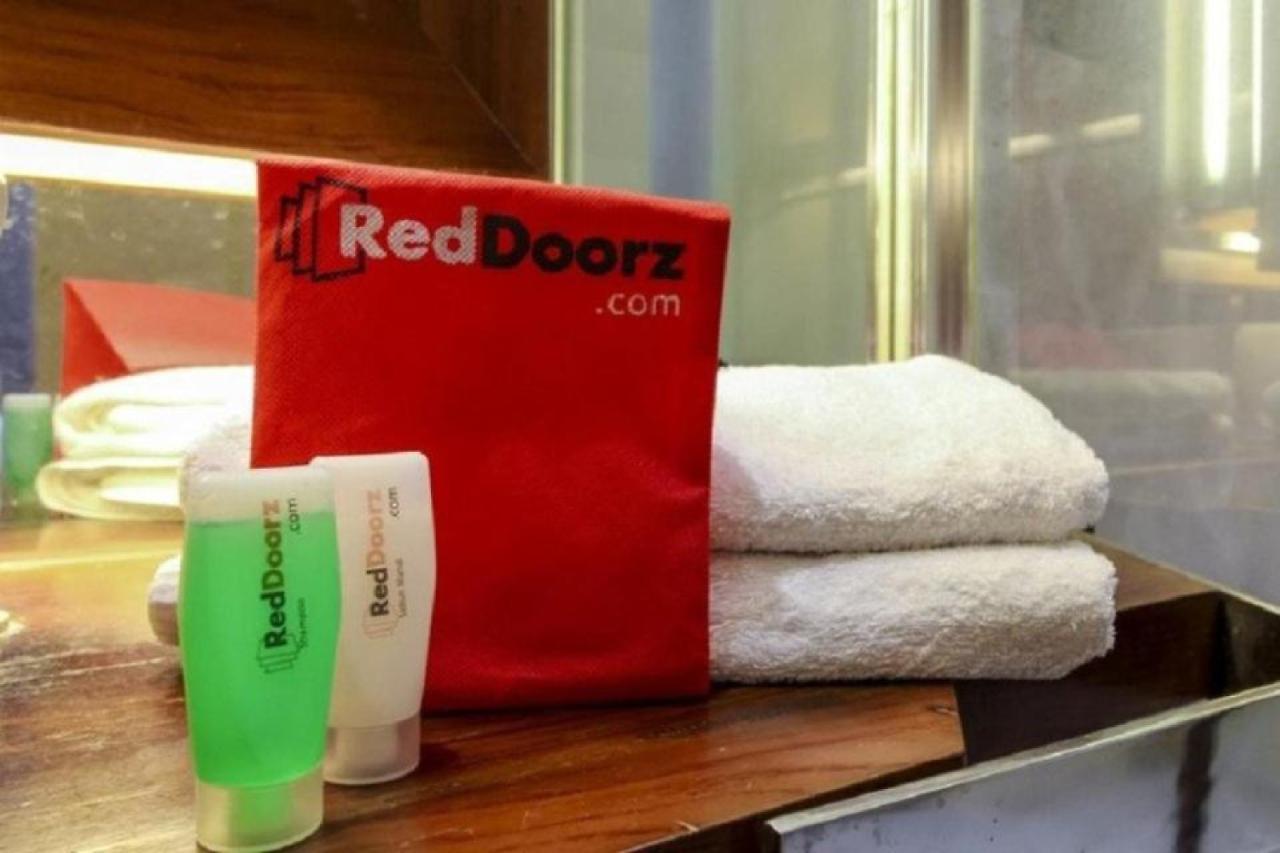 Hotel RedDoorz Premium @ Bukit Damai Indah Balikpapan  Zewnętrze zdjęcie