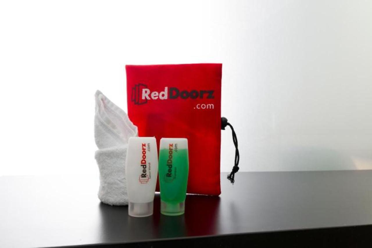 Hotel RedDoorz Premium @ Bukit Damai Indah Balikpapan  Zewnętrze zdjęcie