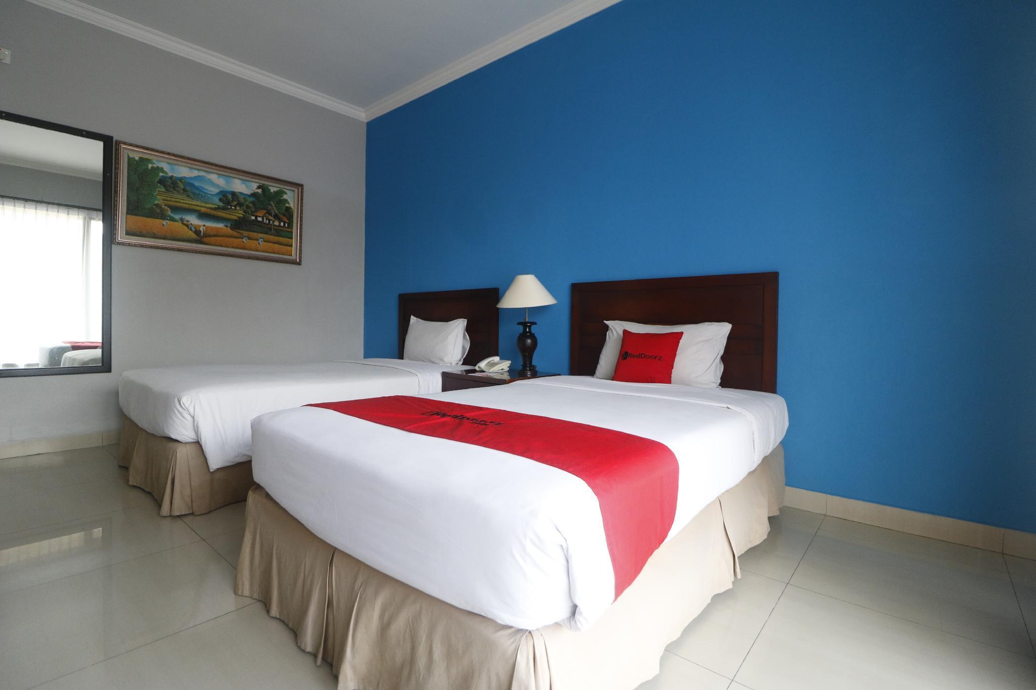 Hotel RedDoorz Premium @ Bukit Damai Indah Balikpapan  Zewnętrze zdjęcie