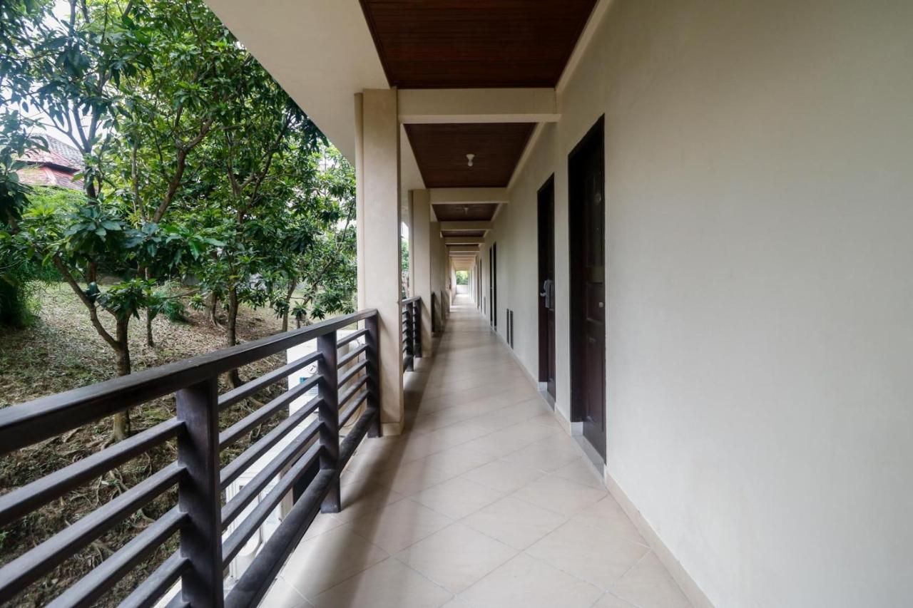 Hotel RedDoorz Premium @ Bukit Damai Indah Balikpapan  Zewnętrze zdjęcie