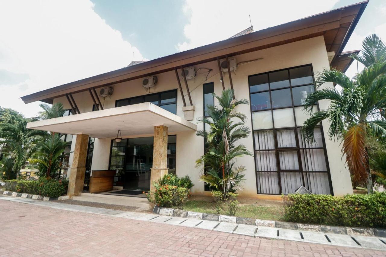 Hotel RedDoorz Premium @ Bukit Damai Indah Balikpapan  Zewnętrze zdjęcie