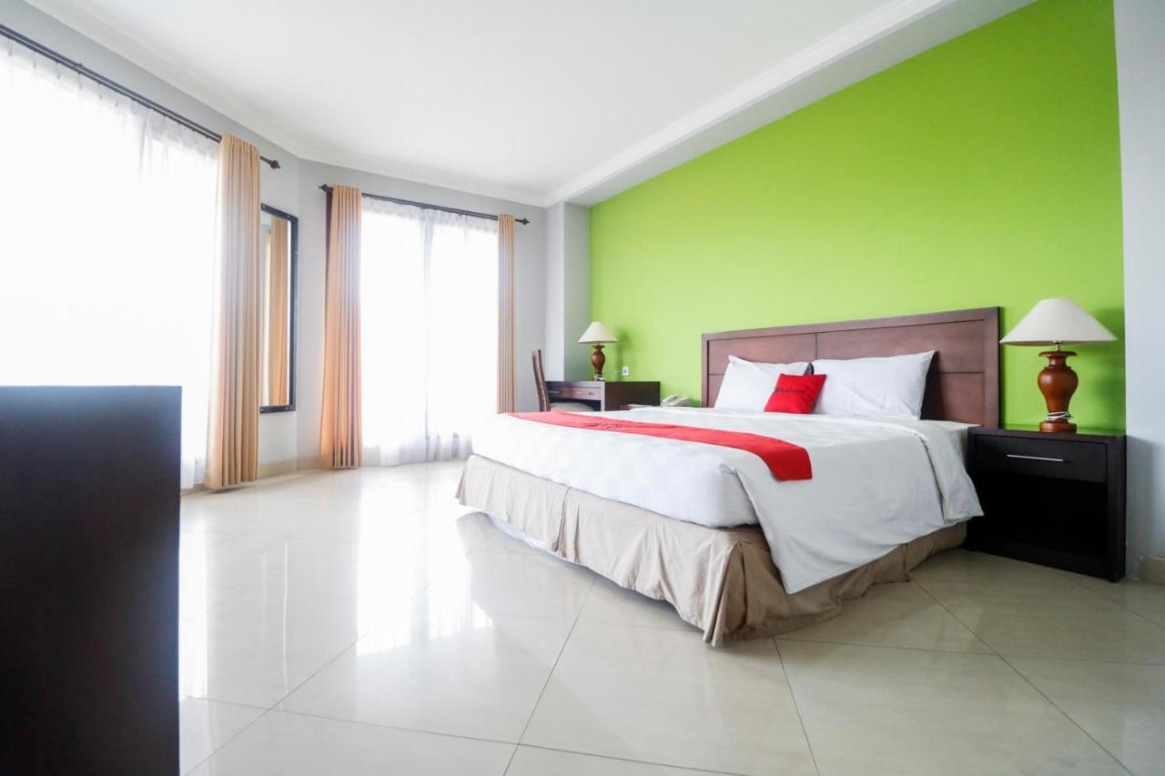 Hotel RedDoorz Premium @ Bukit Damai Indah Balikpapan  Zewnętrze zdjęcie