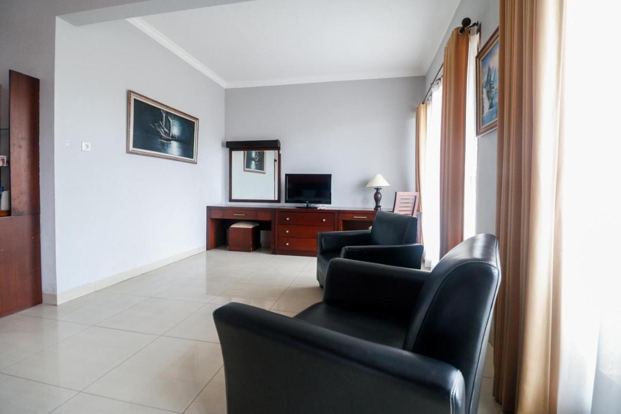 Hotel RedDoorz Premium @ Bukit Damai Indah Balikpapan  Zewnętrze zdjęcie