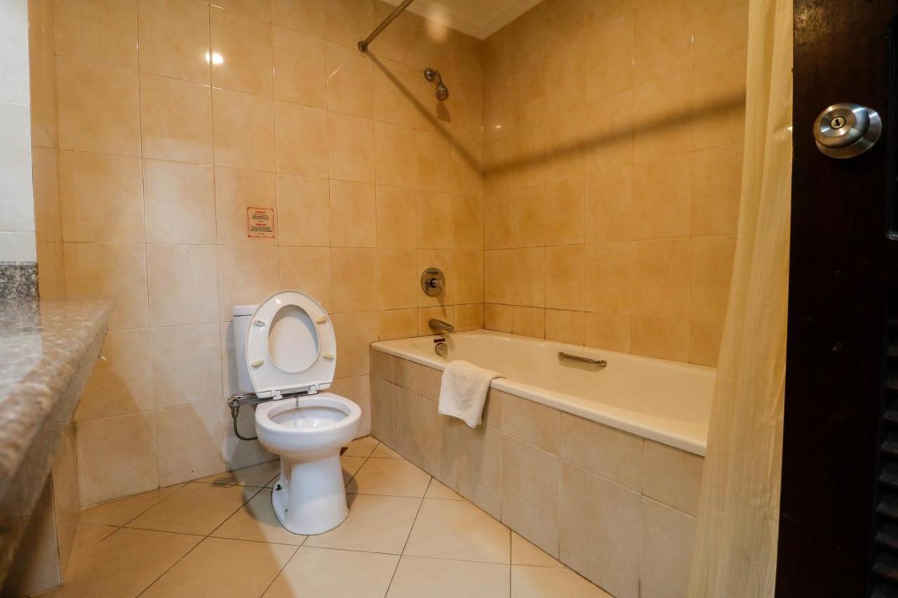 Hotel RedDoorz Premium @ Bukit Damai Indah Balikpapan  Zewnętrze zdjęcie